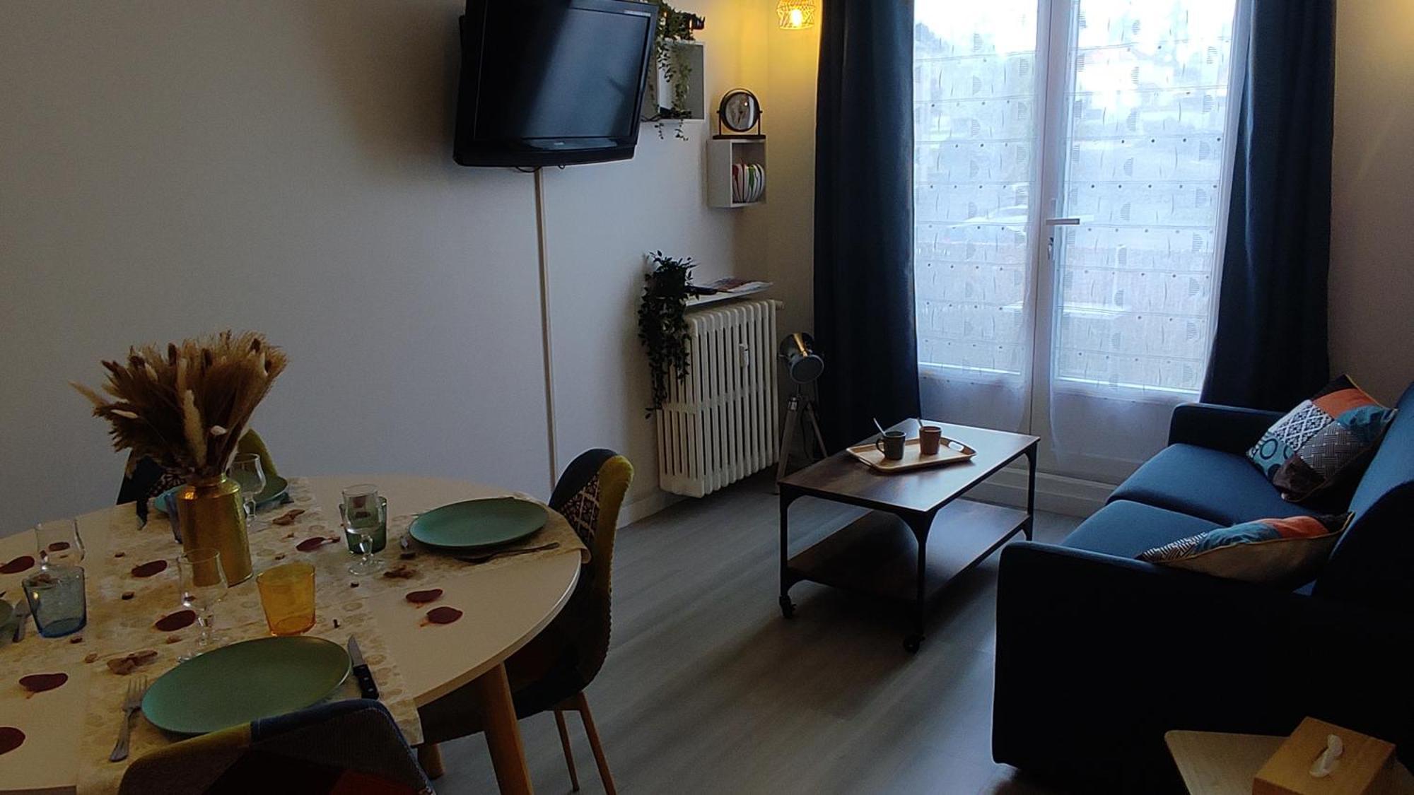 Apartment Pause *